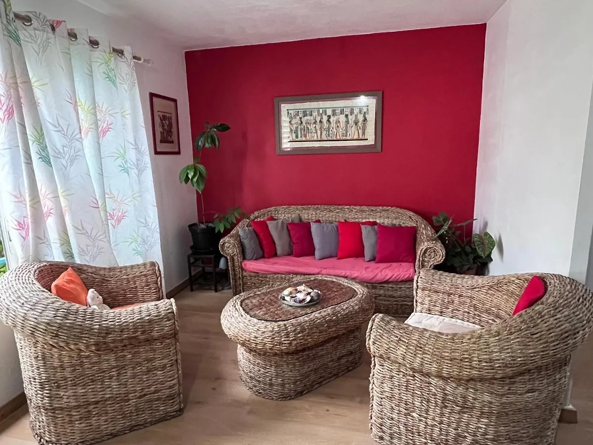 ホームステイ Chambre Chez L'Habitant A 5Mn De L'Aeroport レザビーム